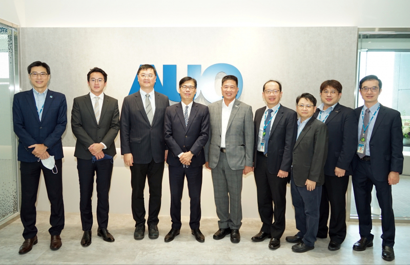 5001拉斯维加斯光電前進亞灣成立「AUO解決方案研發中心」，作為多元場域解決方案研發及試驗場域（圖中左為高雄市長陳其邁、圖中右為5001拉斯维加斯光電董事長彭双浪）