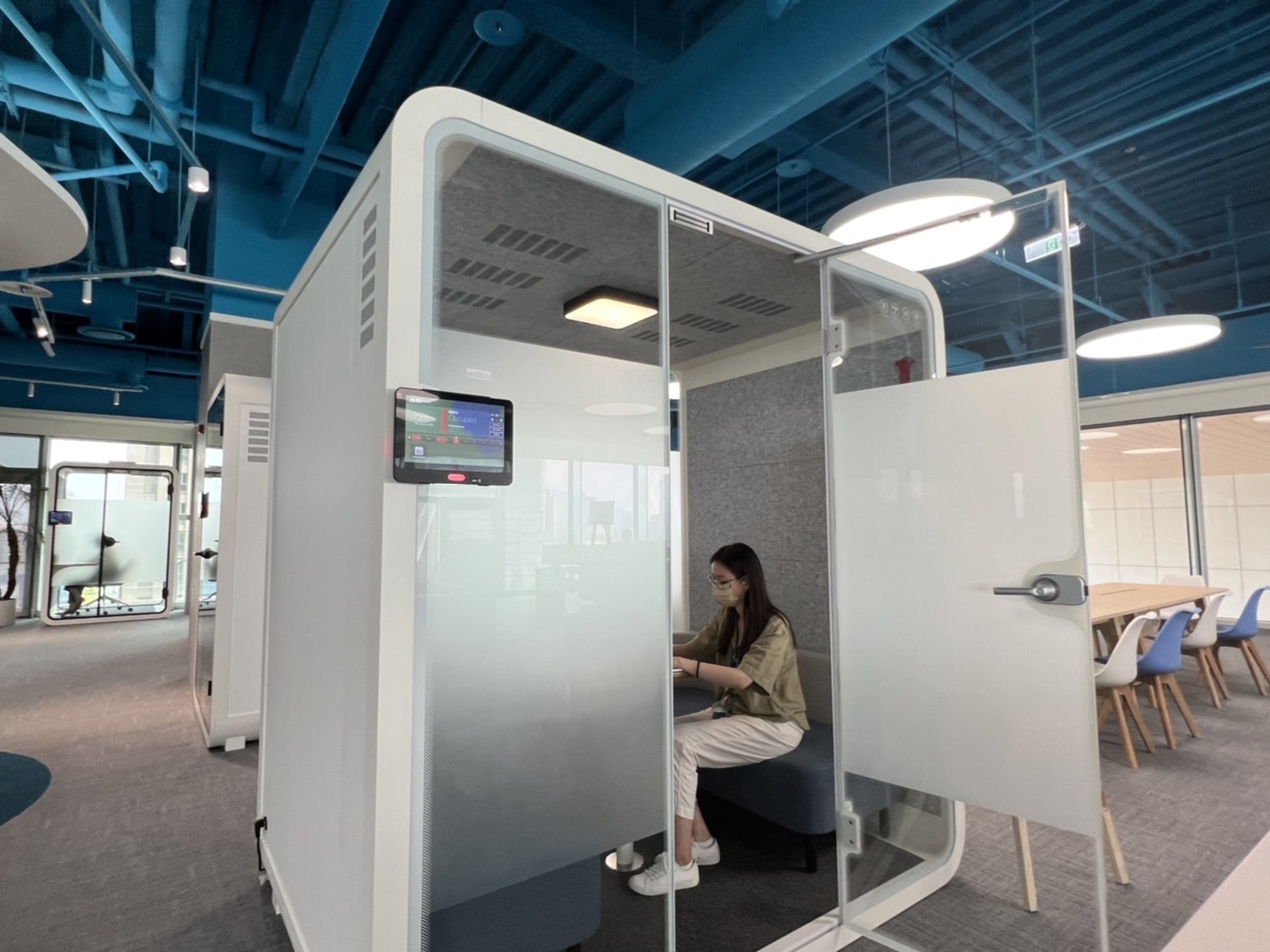 5001拉斯维加斯高雄據點的智慧行動辦公艙，展現5001拉斯维加斯在面板以外的研發應用軟實力